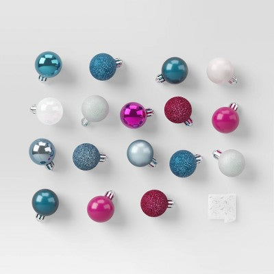  25ct Round Mini Christmas Tree Ornament Set - Wondershop™