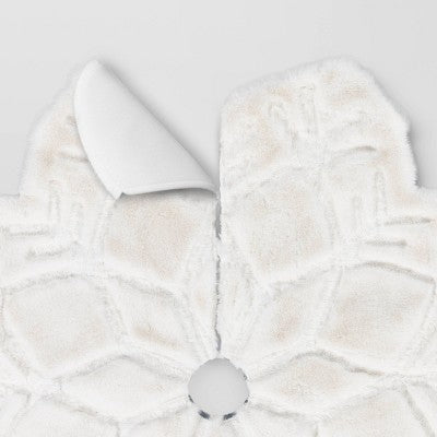  48" Christmas Dia Faux Fur Snowflake Shaped Tree Skirt - Wondershop™